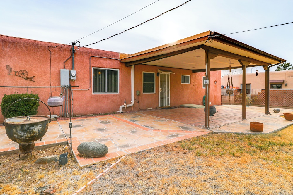 2 Mi to UNM Campus: Home in Quiet Area of ABQ