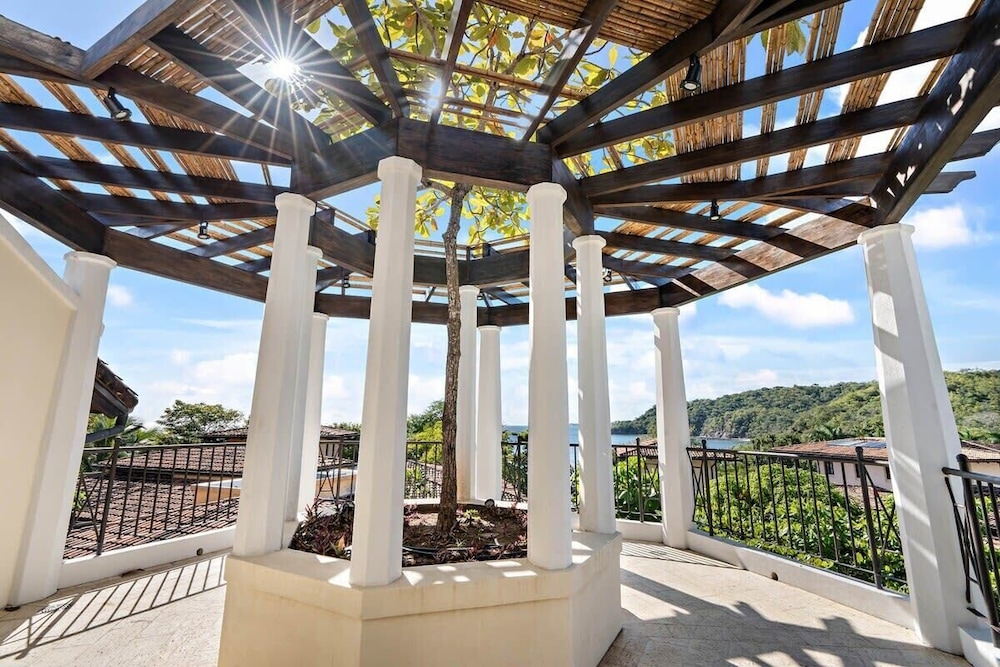 Stylish Beach-Themed Condo with Two Bedrooms and Lovely Ocean Views