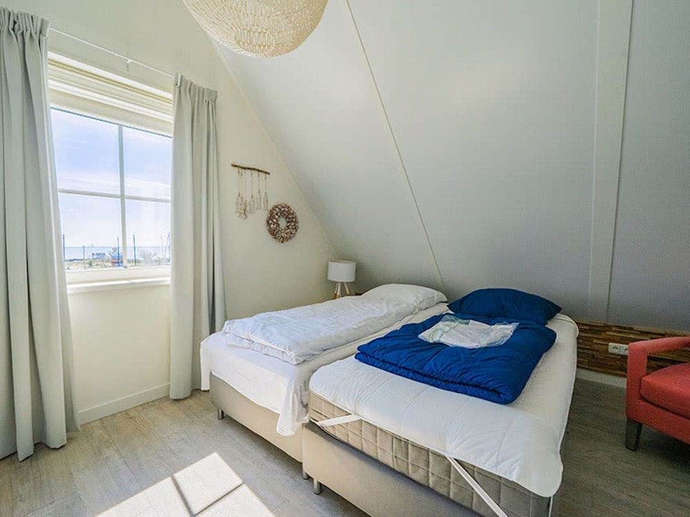 Spacious House With 5 Bathrooms, on the Markermeer view 4