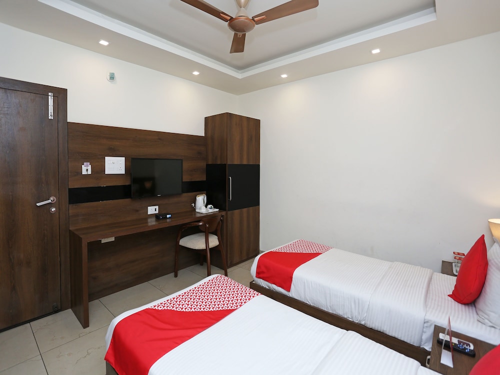 Capital O 5758 Hotel Square 36