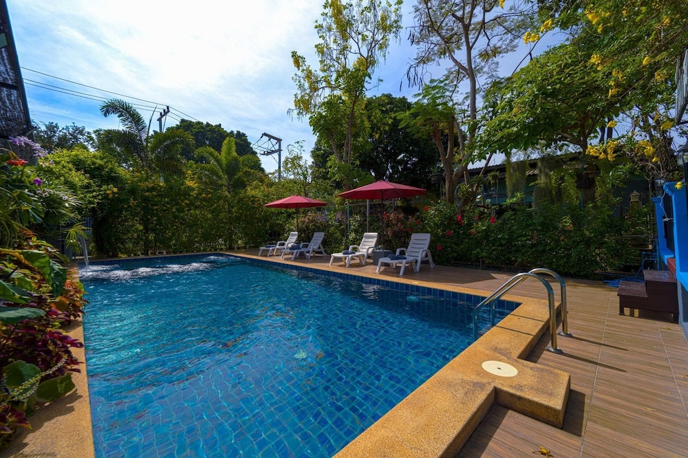 Fantastic Resort Near Town Location BS88
