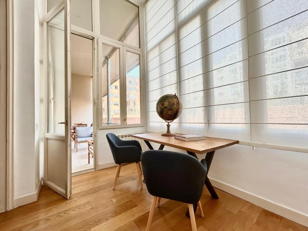 Designer s Three Bedroom Apartment With Terrace