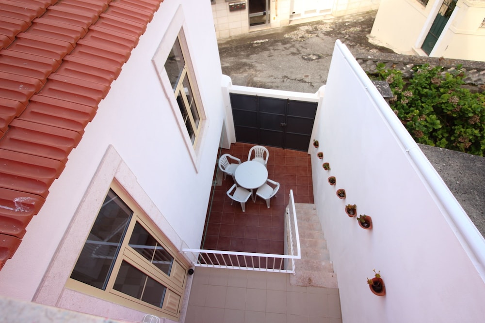 Old Town House in Figueira da Foz Near Beach