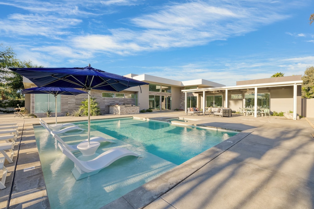 The Polo Villas by AvantStay – Modern Oasis Near Empire Polo Club