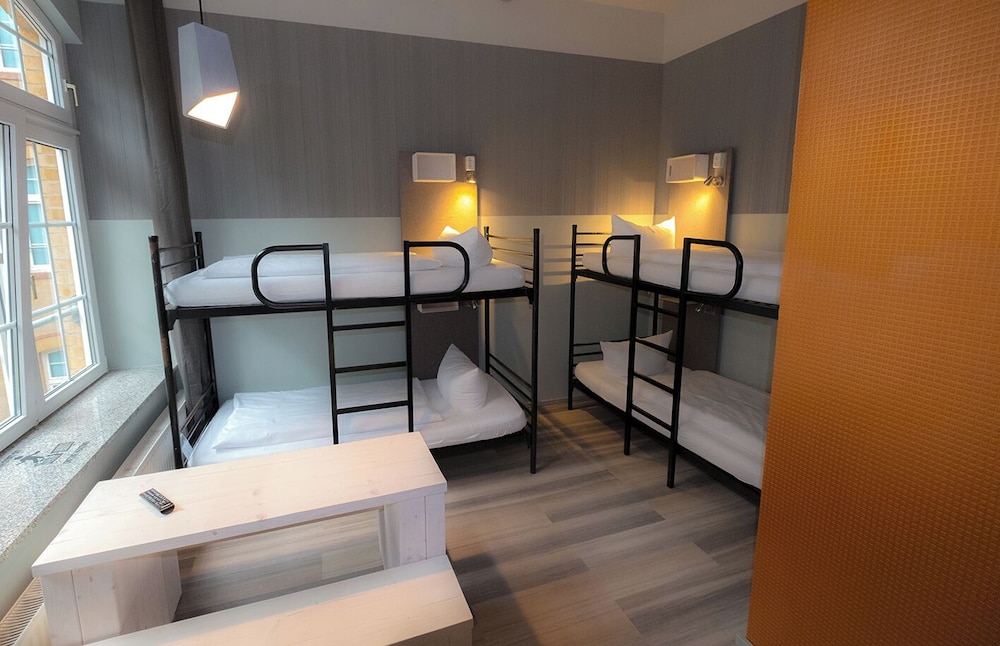 Singer109 Hostel