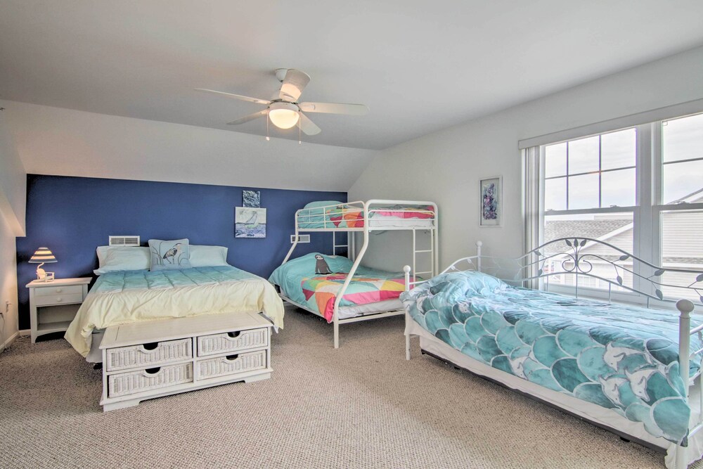 Ocean View Resort Condo w/ Pool Access & Bay Views