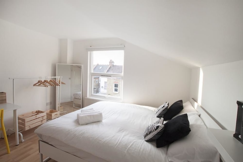Wimbledon South by Allô Housing