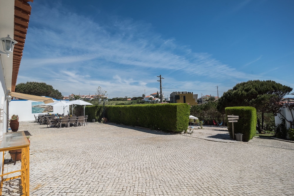 Ericeira Villa Surf Camp Hostel