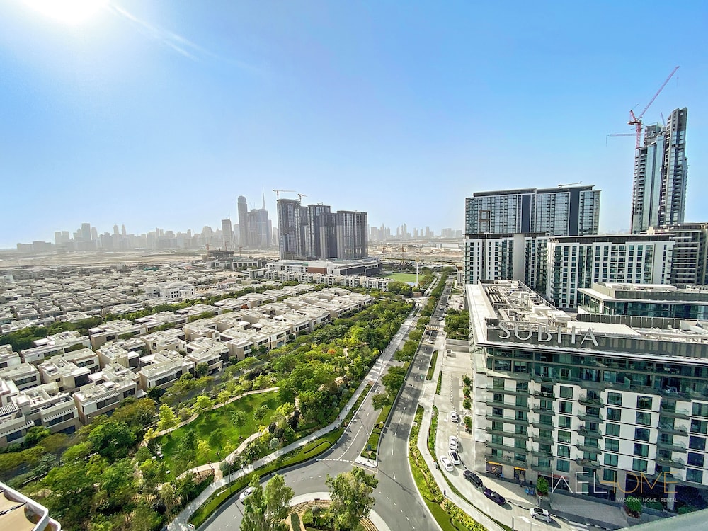 WelHome - Charming Apt With City Lights in Sobha Waves