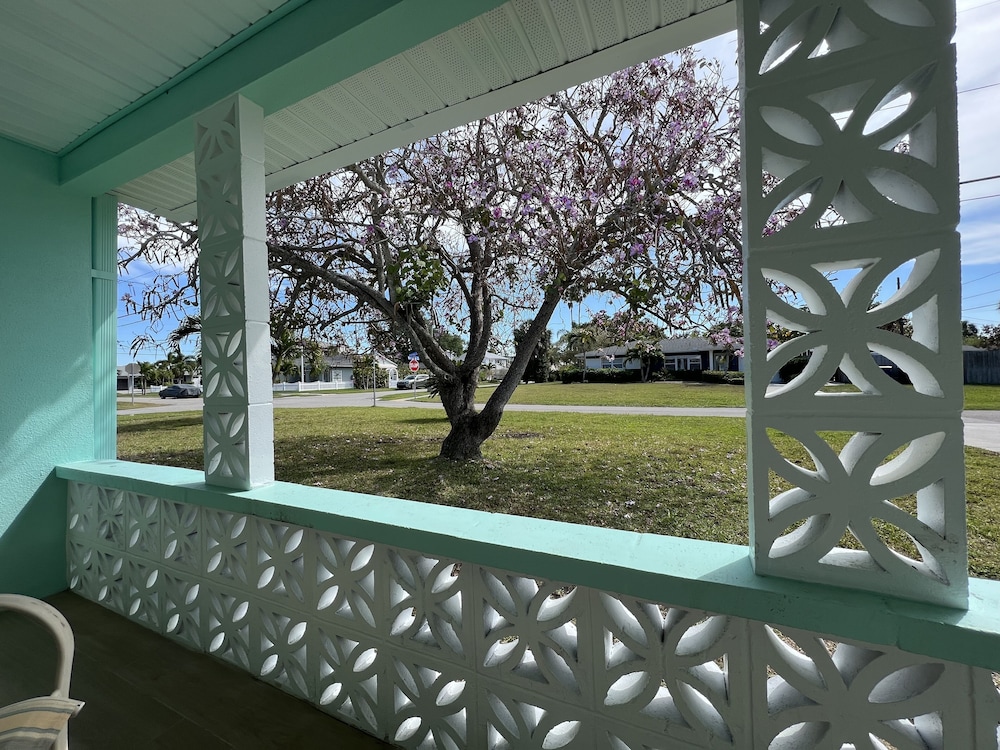 Annie's Beach House - Monthly Rental 2 Bedroom Home view 5