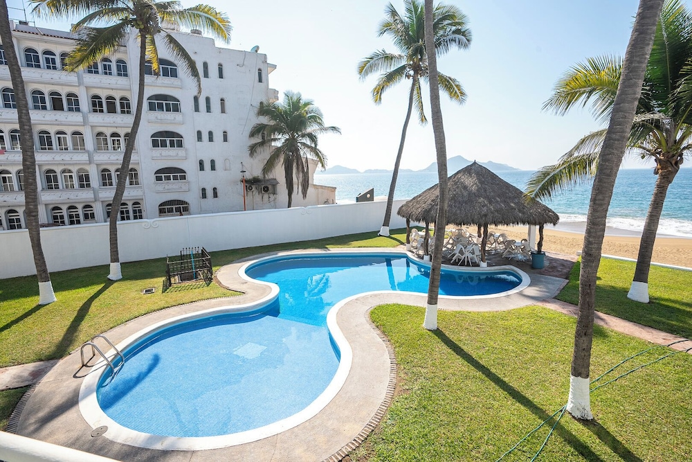 Playa Azul Apt with Sea views & Pool