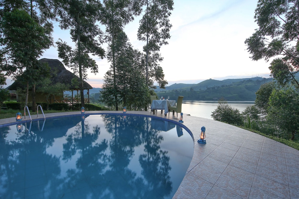 Crater Safari Lodge