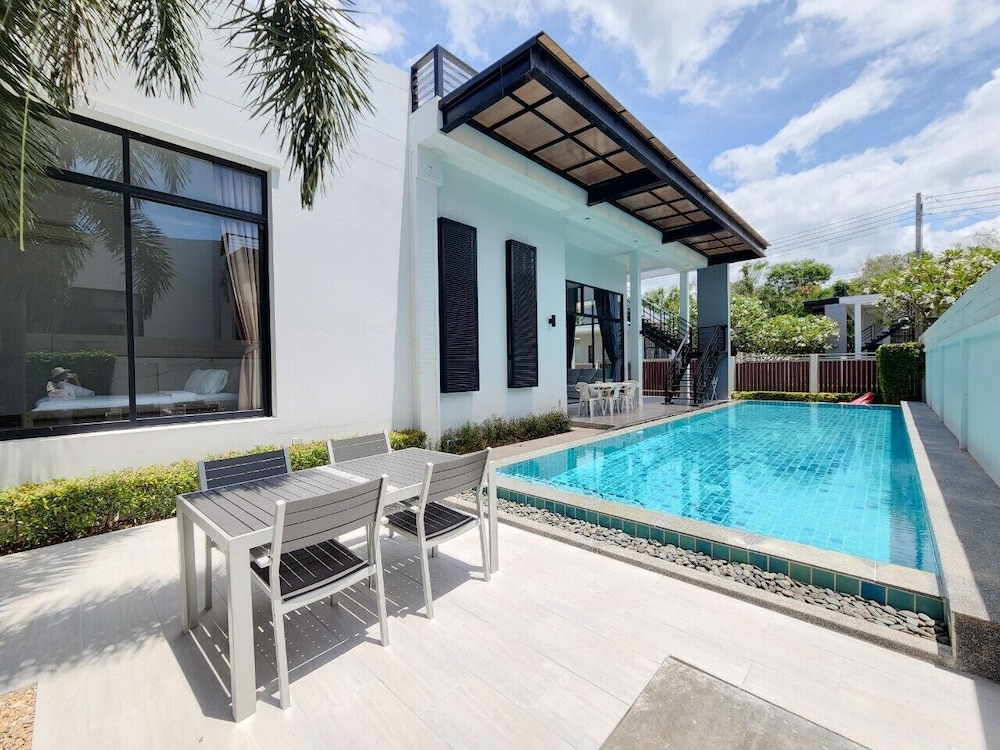 WE by Sirin Pool Villa Huahin