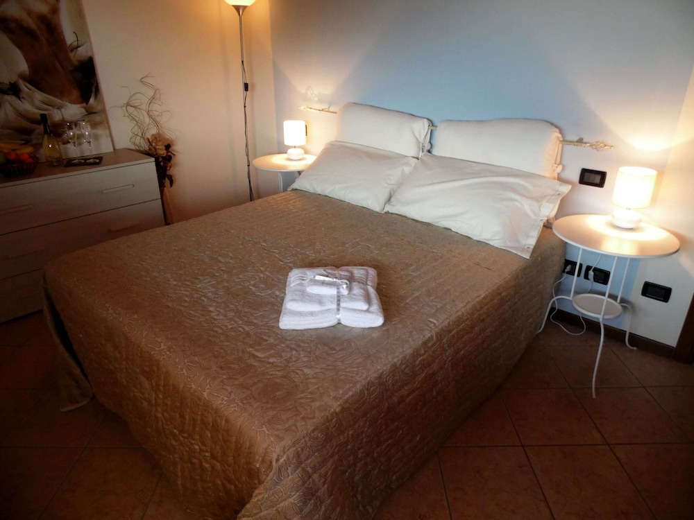 Flat by Lake Iseo With Mountain Views view 2
