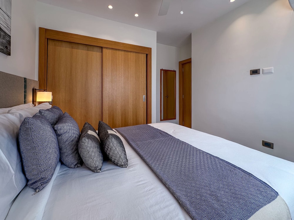 Fantastic new Golf View Apartment