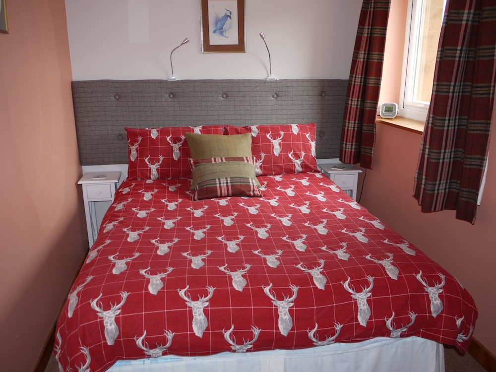 Roe Deer Cottage view 3