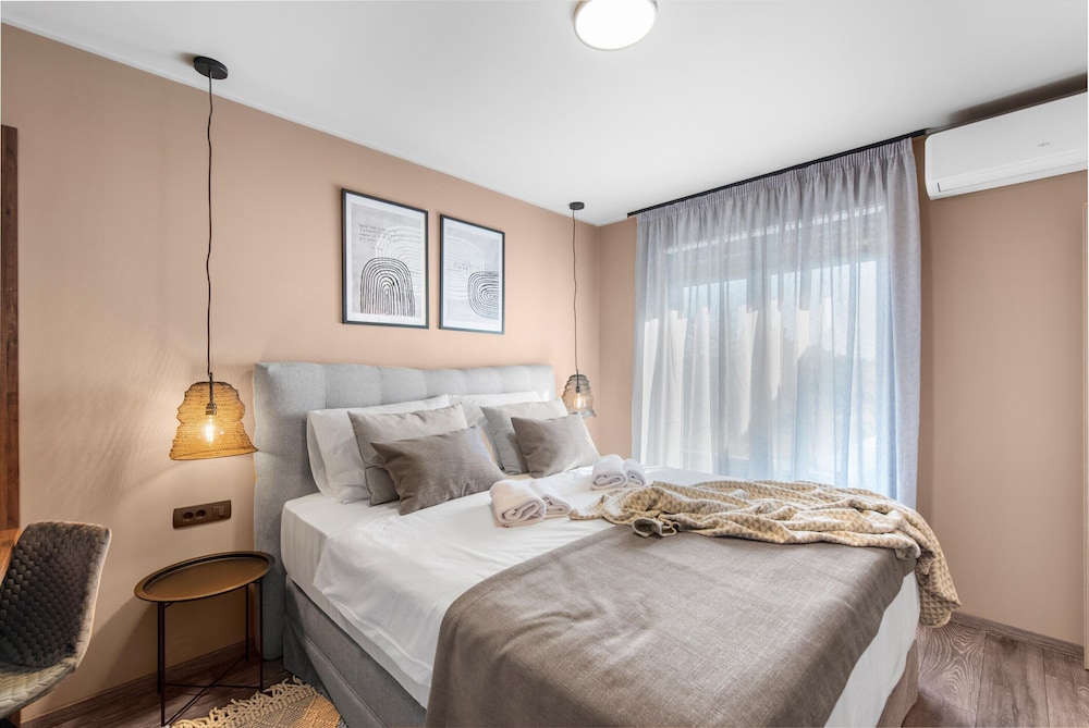 Apartment Near Beach With sea View
