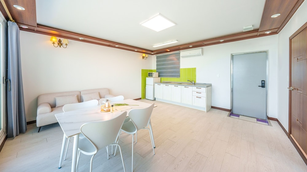 Goseong Beach Jin Spa Pension