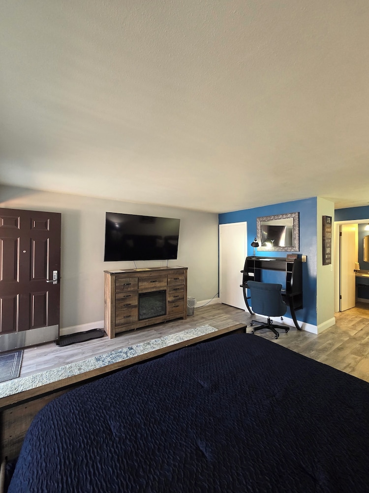 Chateau Rouge Condominiums view 3