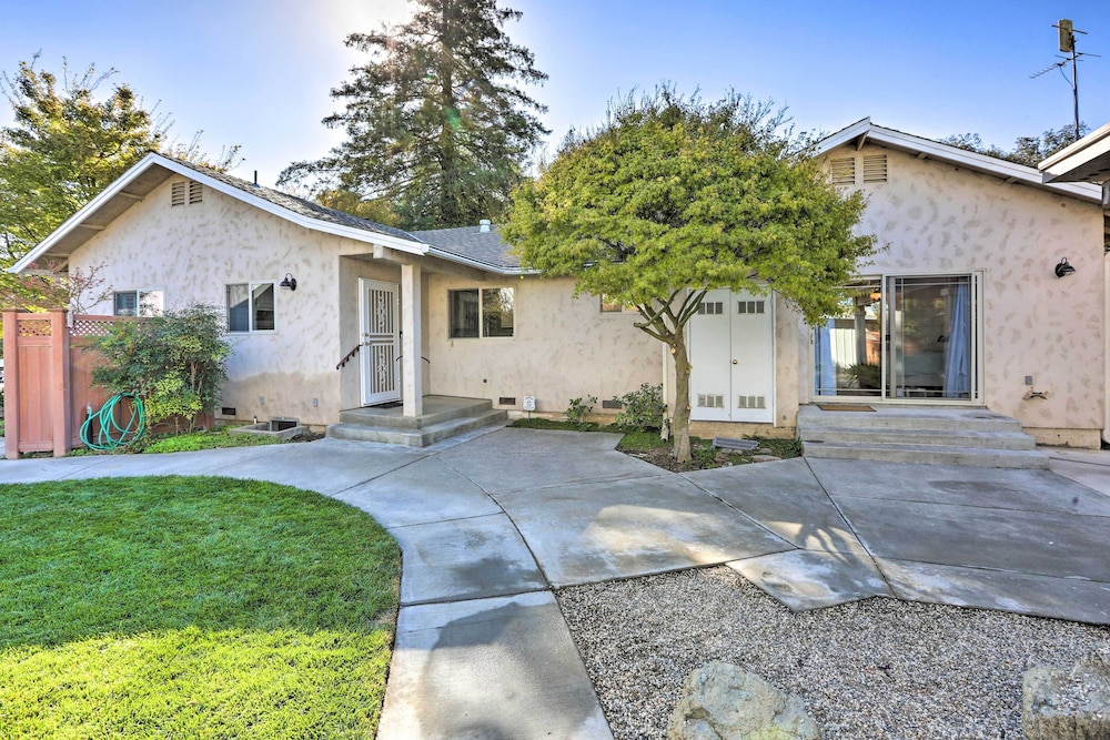 Chic Ranch-style Home on 33-acre Walnut Ranch - Property Image 9