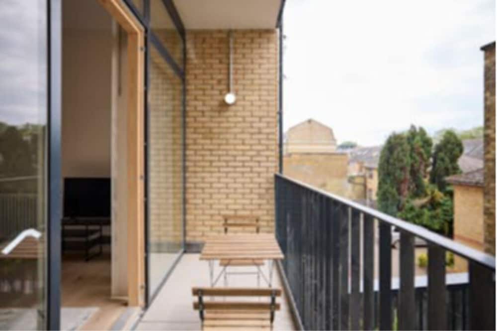The East London Mile Place - Cosy 2bdr Flat With Balcony