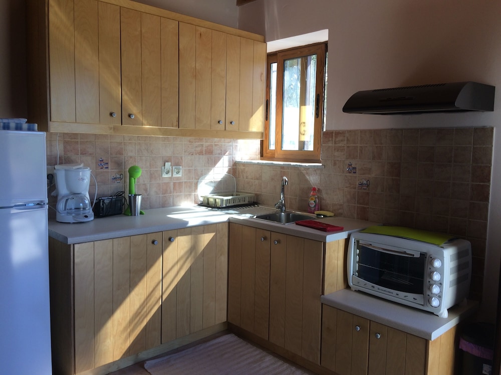Leonidas Stone Houses Near Beach 50 Meters Away From Tavern With Local Food view 3