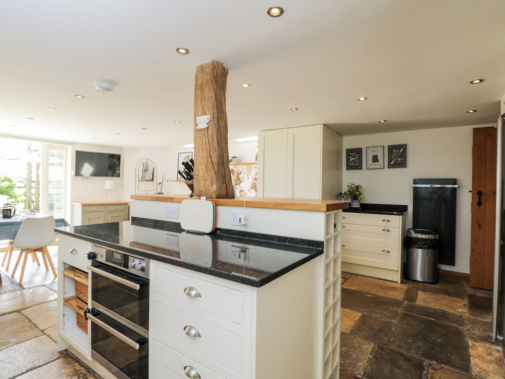 2 Dewars Farm Cottages