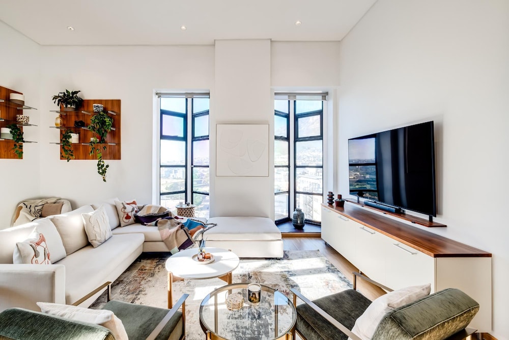 Contemporary 2bed in Art Deco Heritage Site Elevea