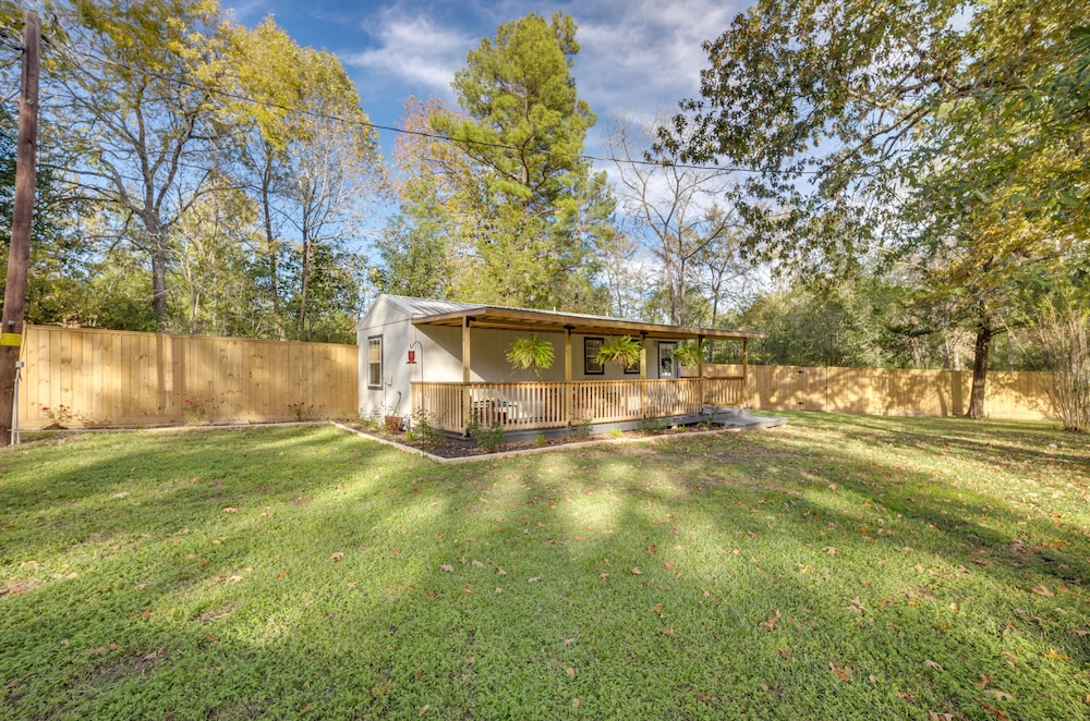 Cozy Montgomery Cottage w/ Porch, Near Lake Conroe view 5