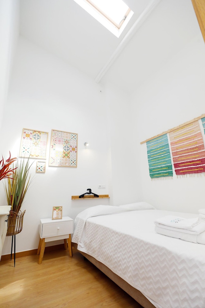 Z 02 - Bedroom 2 in Gil Vicente Guest Rooms