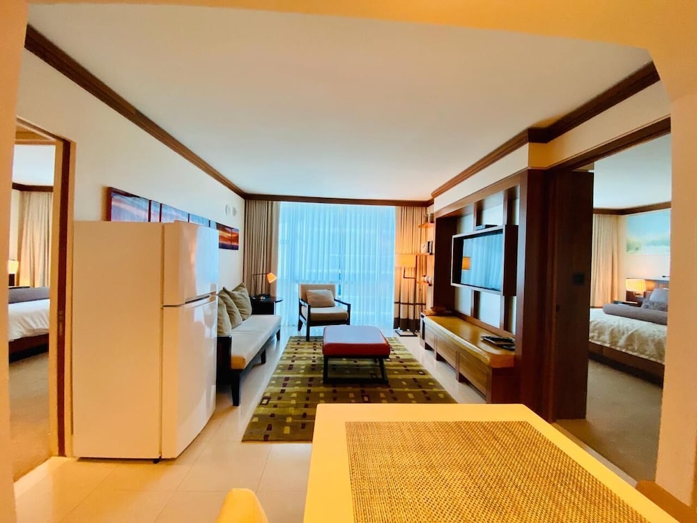 Carillon Miami Beach Private Suites