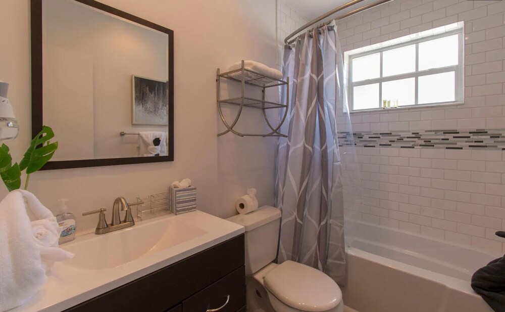 Sunlit Escape 3BR 2BA w Private Pool Backyard