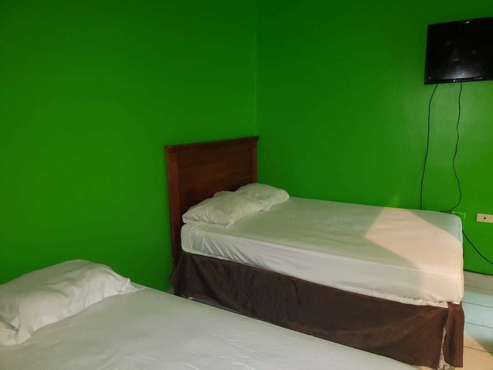 Hostal Guacamayos