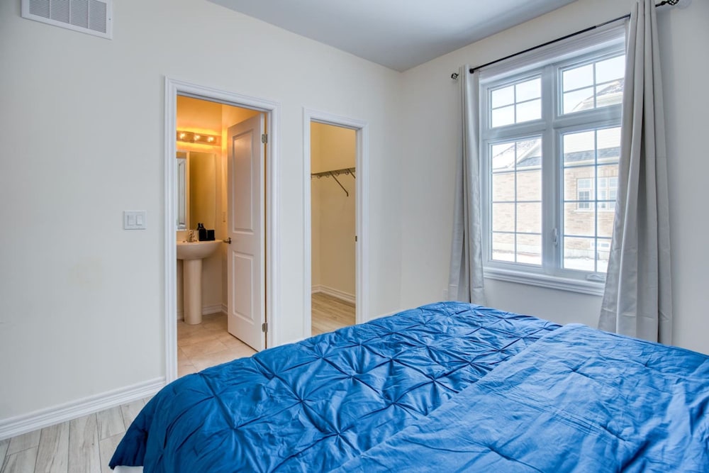 Spacious Brand New 4-bed Retreat in Quinte West