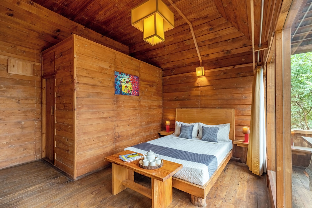 Alaya Stays Suro Woodcrest Chalet