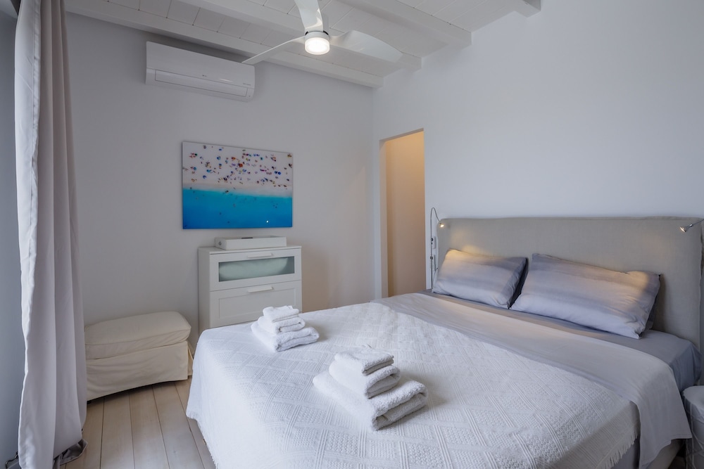 The Gallery Home - Elegant Villa In Antiparos photo 4