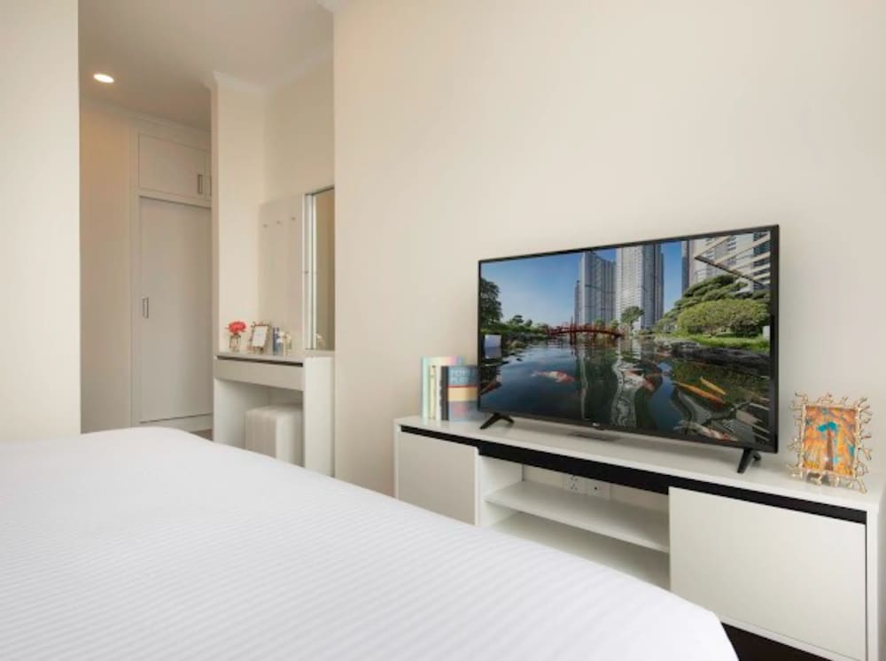Somi Luxstay LP