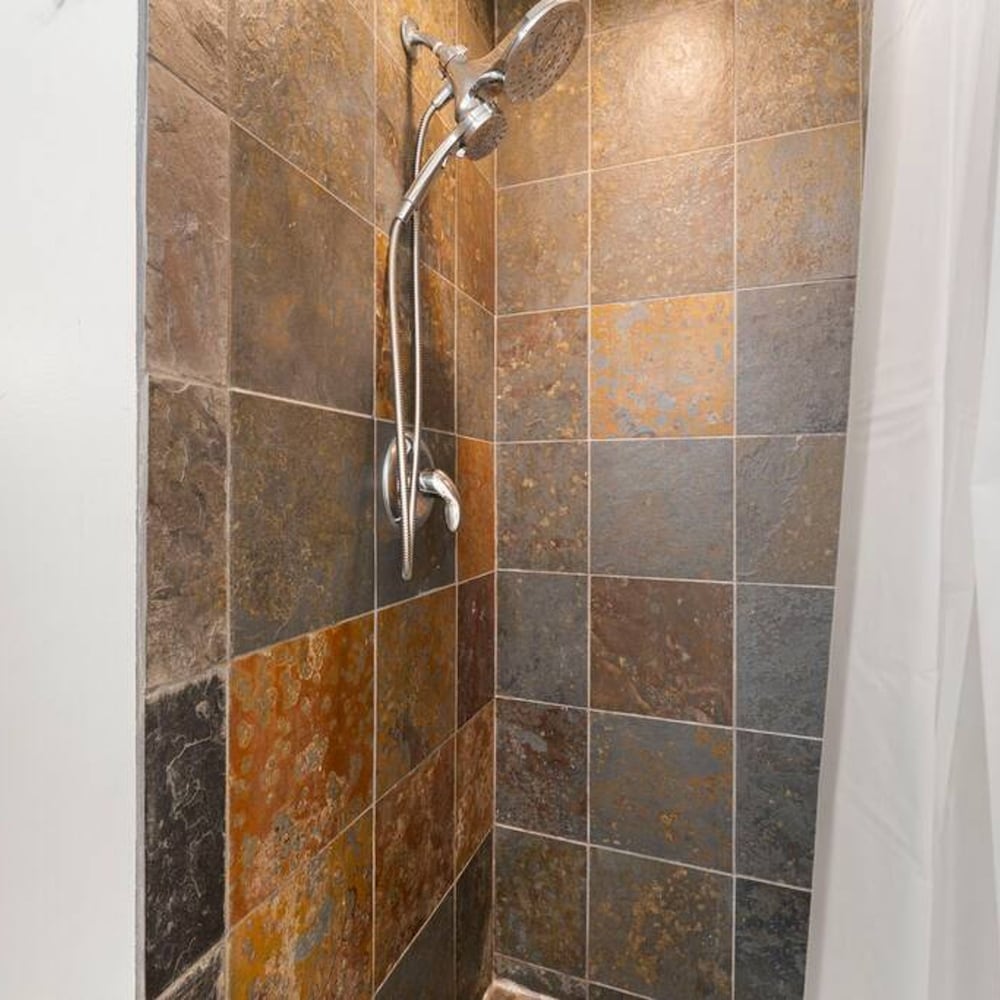 Sleek 2 Bed 2 Bath Condo in Trendy Fulton Market