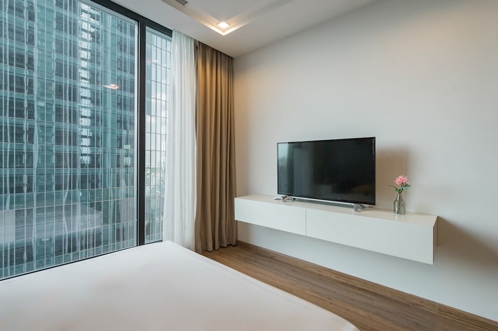 HKG-Vinhomes Metropolis-Business Class