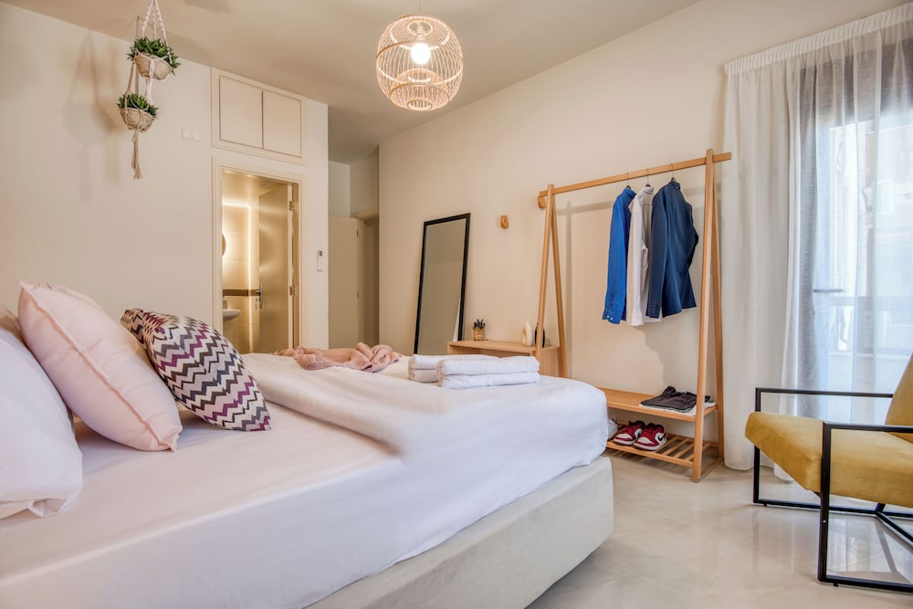 Vinyl 3-Bedroom Apartment in Zouk Mikael