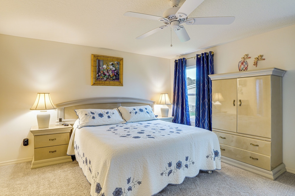 1 Mi to Spanish Springs Square: The Villages Home!