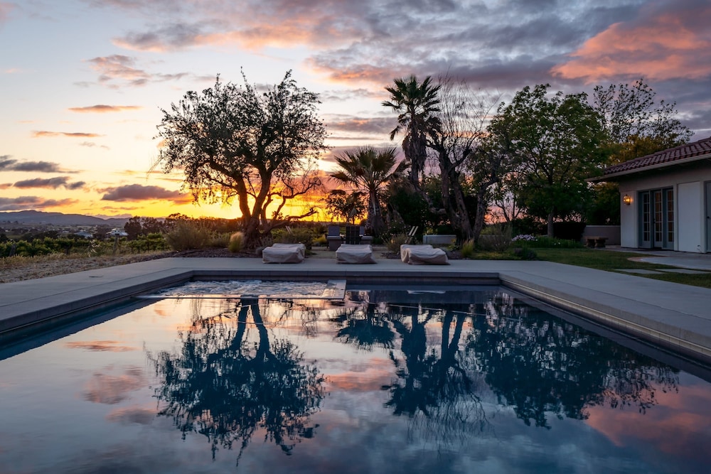 Wellsona Vineyard Retreat Pool Hot Tub Views Main Home Guest Home
