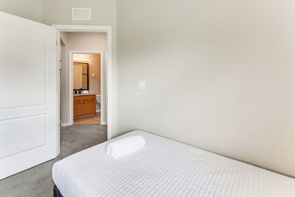 Resort Amenities, Screened Lanai: Kissimmee Escape