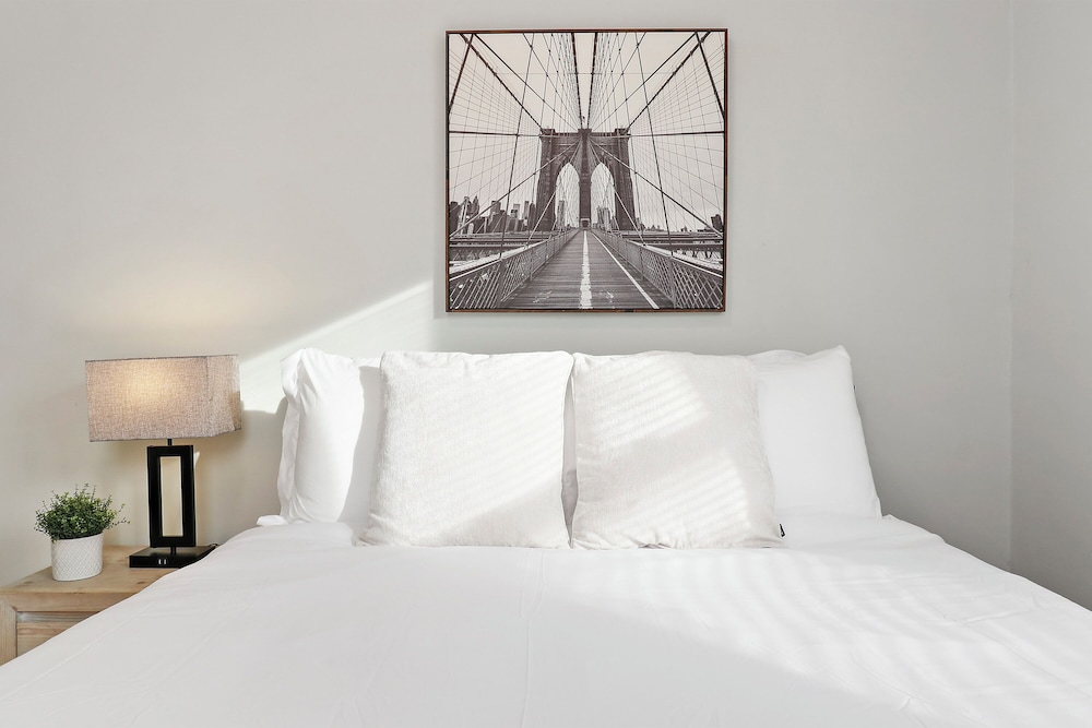 1BR Airy Apt- Barry 2