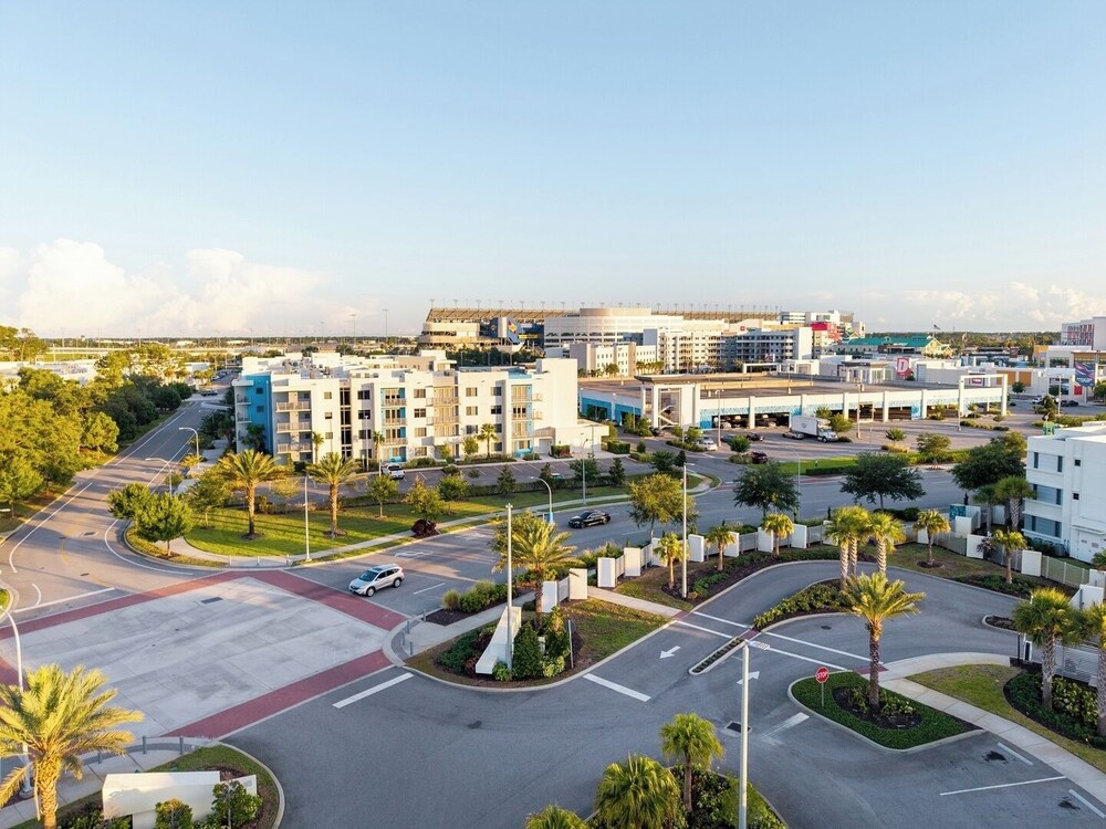 Daytona 3BR Getaway Pool, Gym, Pet Friendly