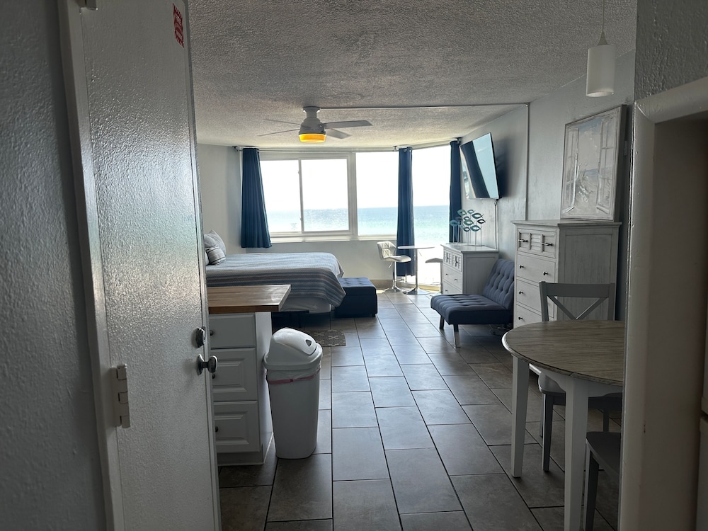 Beach Front Ocean View Condo - Top of the Gulf 615