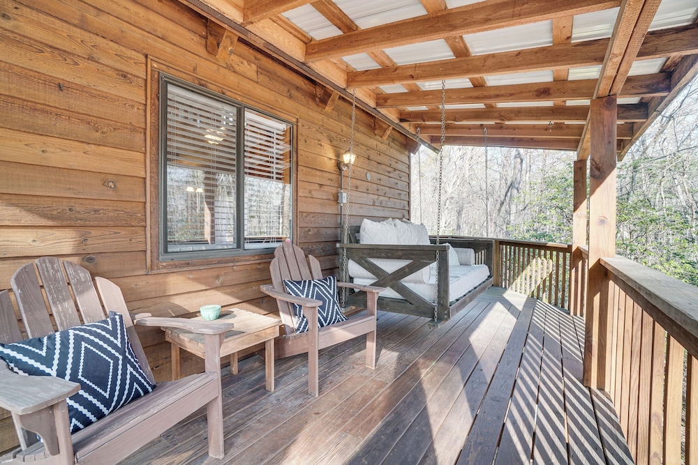 Sautee Nacoochee Mtn Paradise w/ Spacious Deck!