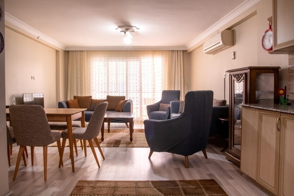 Flat w Balcony 3 min to Kusadasi Beach
