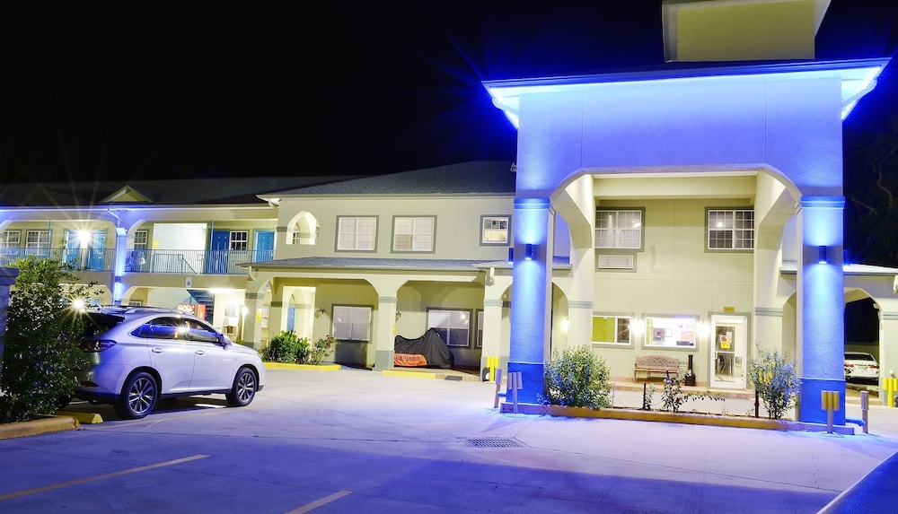 Scottish Inns and Suites Alvin