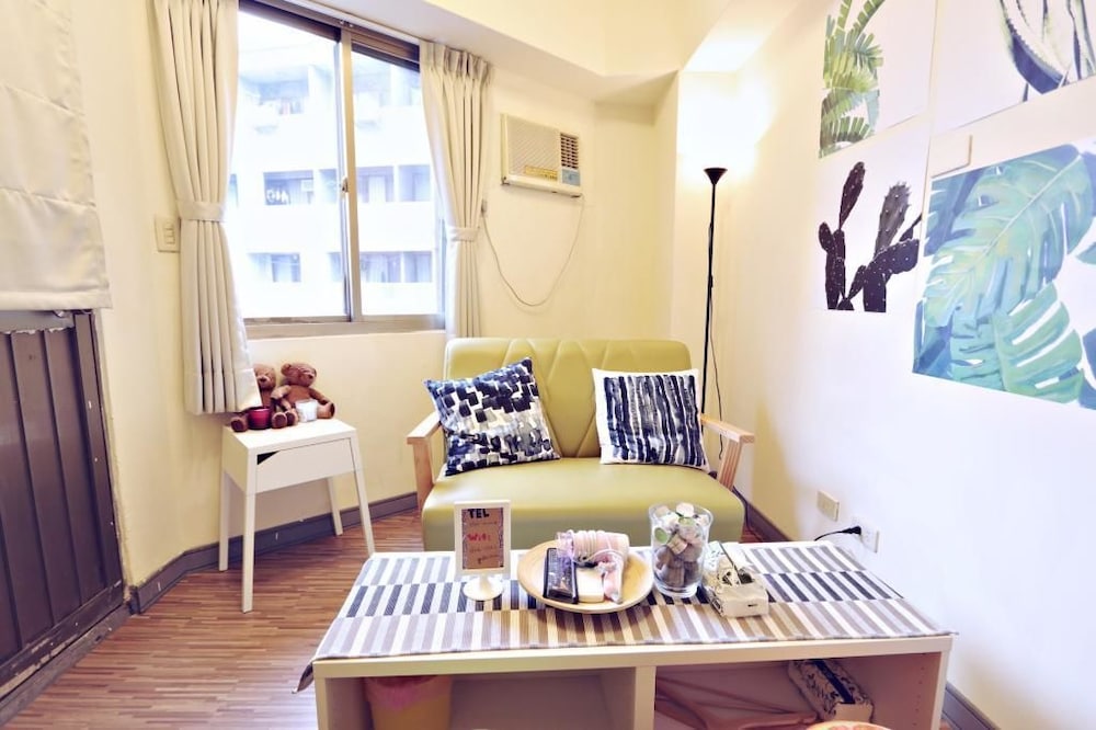 Fengjia Base14 Hostel